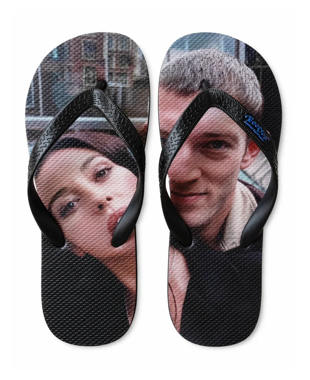 Вьетнамки footjob KELUCCHI LOVE SANDALS — шлёпанцы с принтом на подошве (Венсан Кассель + Моника Беллуччи), ракурс 1