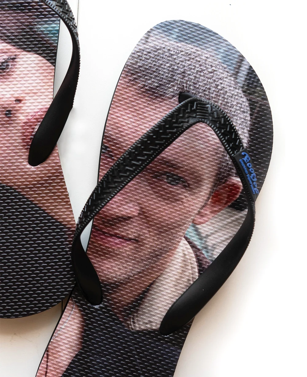 Вьетнамки footjob KELUCCHI LOVE SANDALS — шлёпанцы с принтом на подошве (Венсан Кассель + Моника Беллуччи), ракурс 5